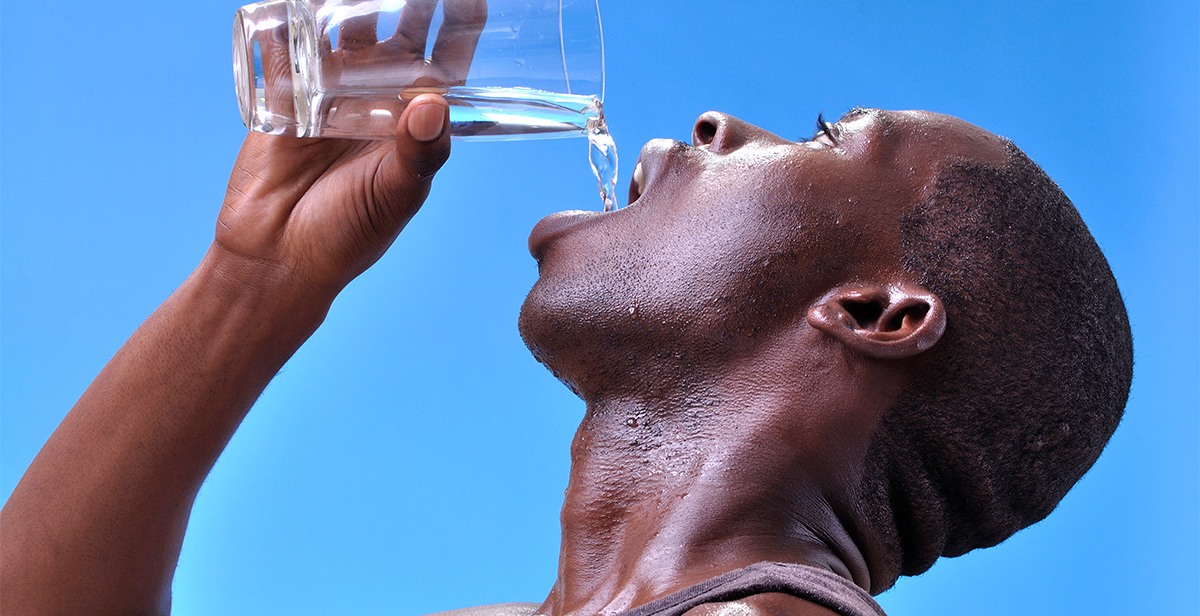 Faut-il boire de l'eau du robinet ou en bouteille ?