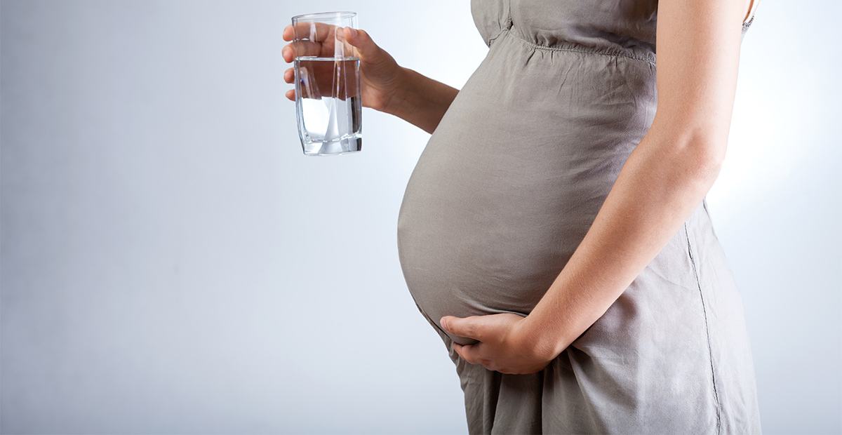 Comment doit s'hydrater une femme enceinte ?